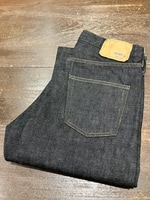 〈BEAMS F〉噂のオリジナルデニムパンツ、ブラック入荷！