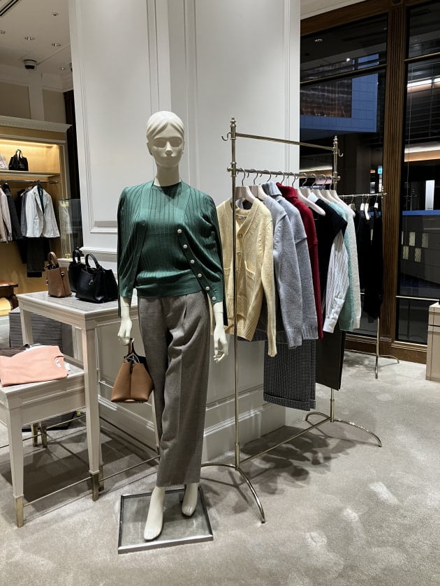 SLOANE新作アイテム続々と入荷しております♪