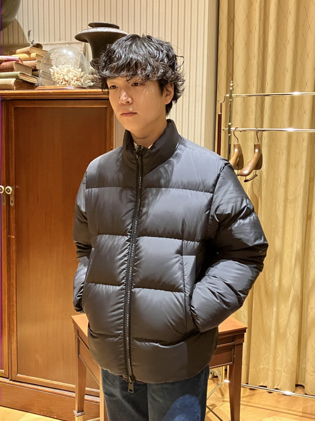 MONCLER〉ブラックばかりじゃないダウンジャケットを。｜ビームス