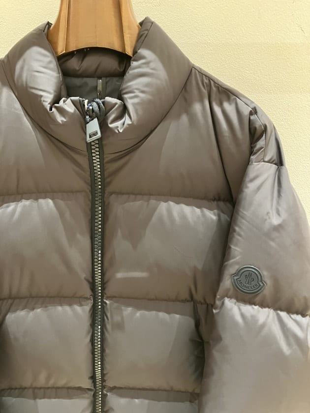 MONCLER〉ブラックばかりじゃないダウンジャケットを。｜ビームス