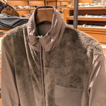 トレンドのブラウンで都会的なMONCLERはこれ