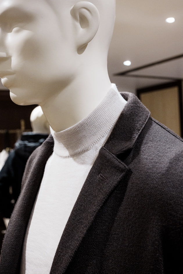 ROBERTO COLLINA（ロベルト コリーナ）＞抜け感と上品さを両立する