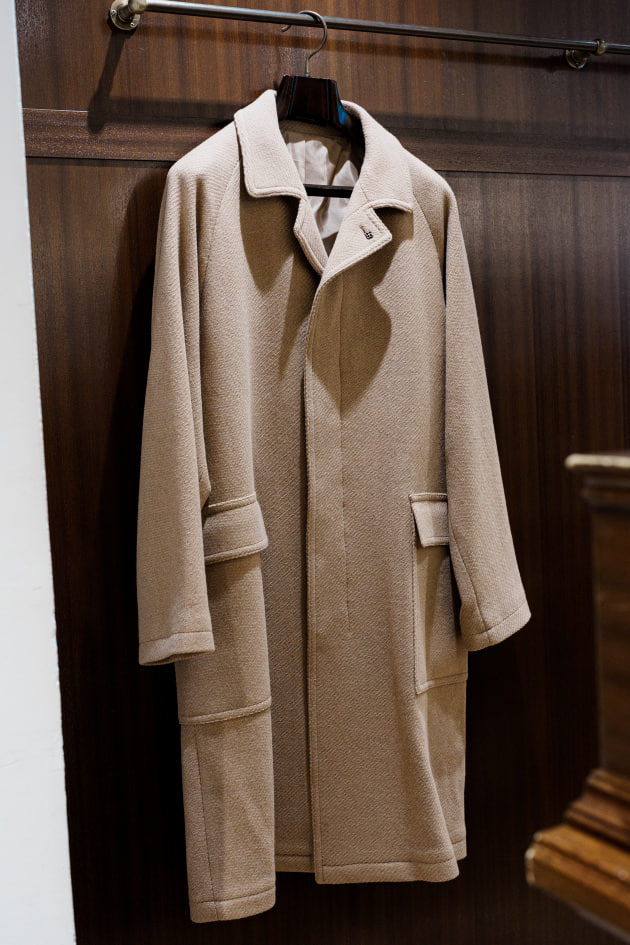 軽さと上品さを両立した＜TAGLIATORE（タリアトーレ）＞のラグラン