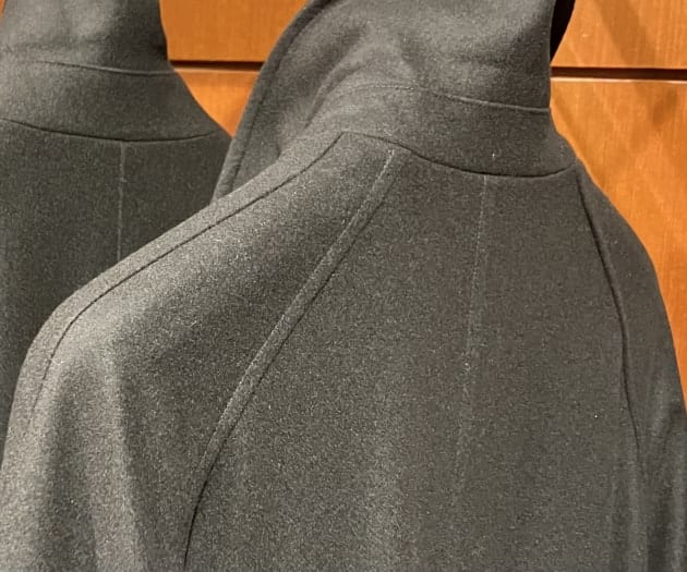 『バルカラー』『ステンカラー』違い、からの、ベストの下のボタン外す理由まで。