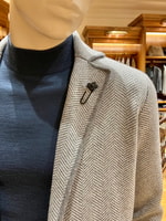 〈LARDINI〉ニット素材でも、美しいシルエットが魅力的なニットジャケット！