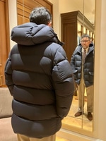 〈MONCLER〉マットな質感と洗練された印象のダウンジャケットBRETAGNEを！