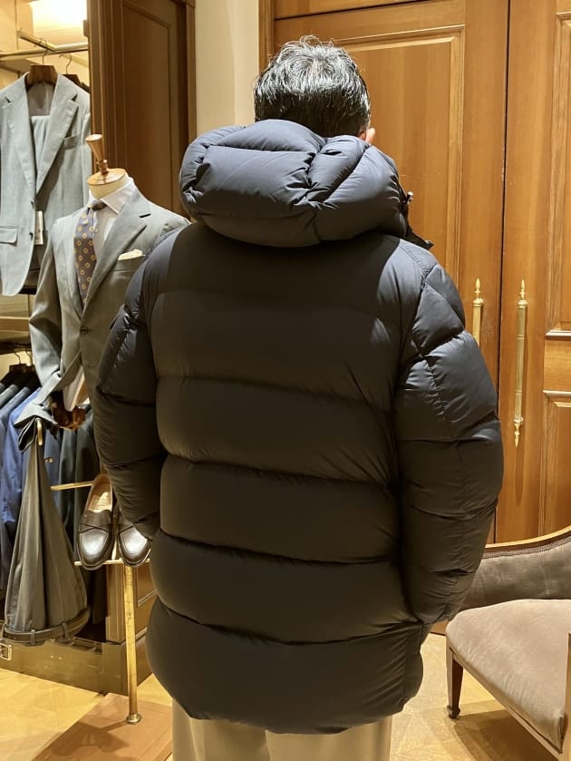MONCLER〉マットな質感と洗練された印象のダウンジャケットBRETAGNEを