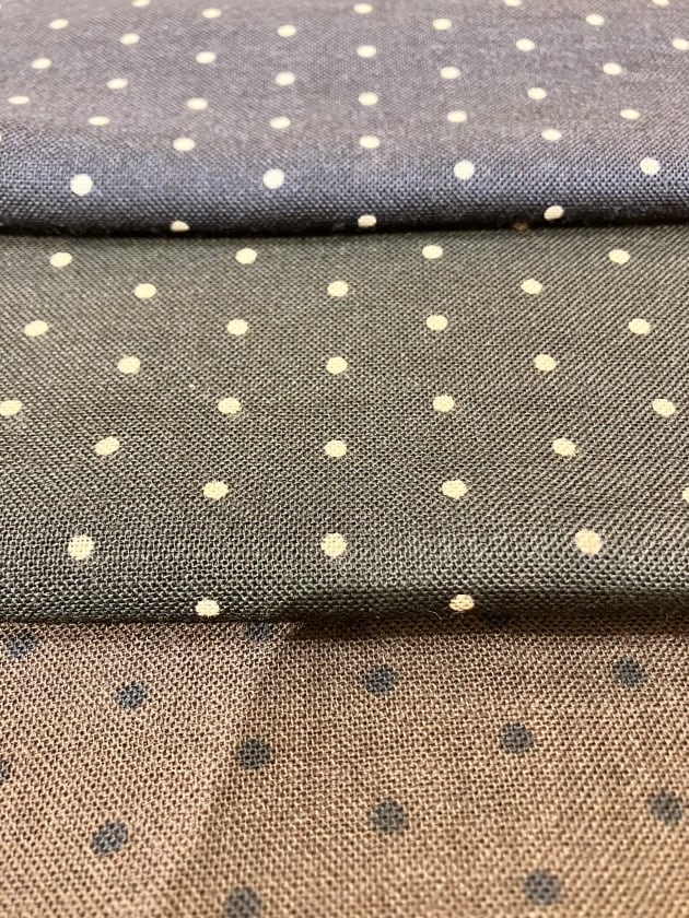 Holliday & Brown〉襟元をシックに彩る上質なウールシルクストール