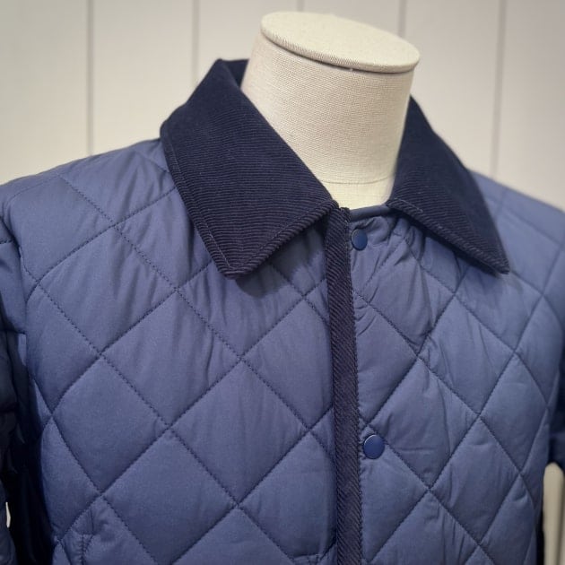 オンオフ兼用で気軽に使えるキルティングブルゾン。