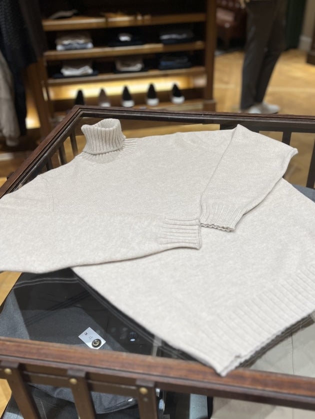 買い足したいニット。〈FILIPPO DE LAURENTIIS〉｜ビームス ハウス