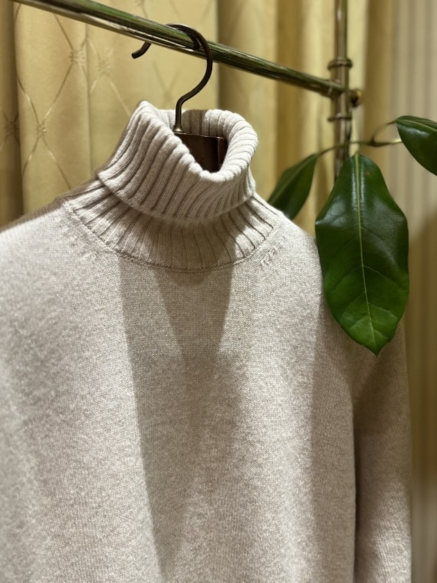 買い足したいニット。〈FILIPPO DE LAURENTIIS〉｜ビームス ハウス