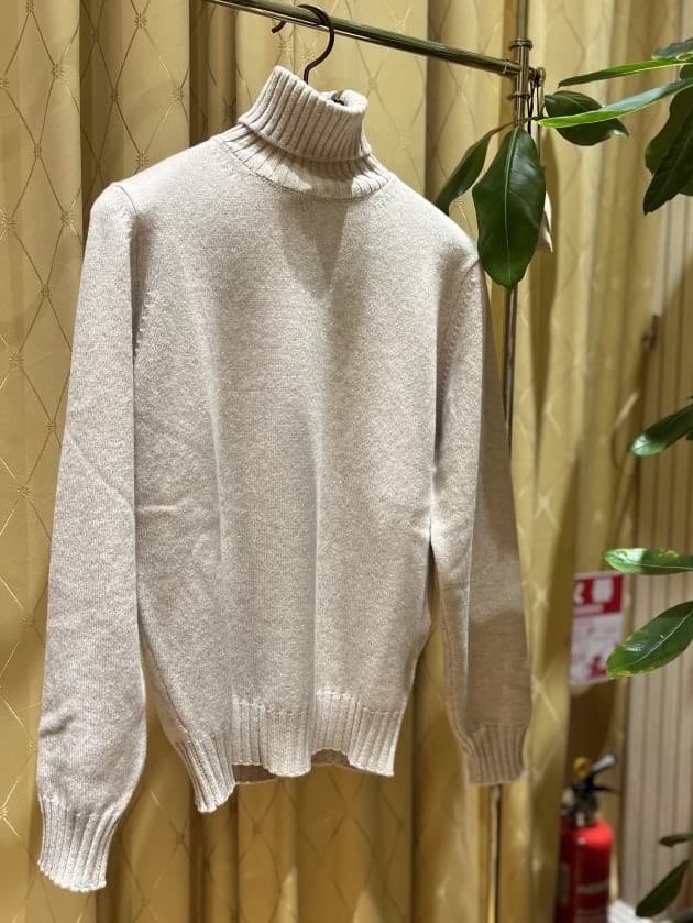 買い足したいニット。〈FILIPPO DE LAURENTIIS〉｜ビームス ハウス