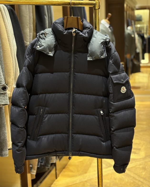 上質なダウン〈MONCLER〉