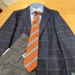 ジャケパンネクタイコーデ