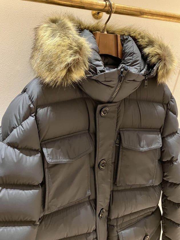 ☆モンクレール☆ダウン　ジャンプスーツ MONCLER〉スーツに合わせて着てみたいダウンジャケットCHEVREUSE