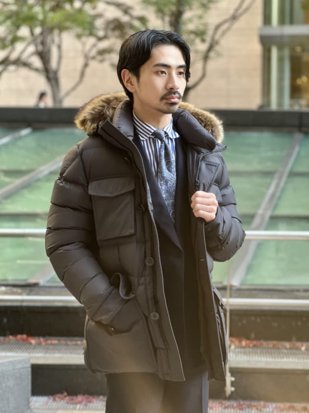 MONCLER〉スーツに合わせて着てみたいダウンジャケットCHEVREUSE