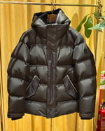 ゴージャスなダウンコート〈MACKAGE〉