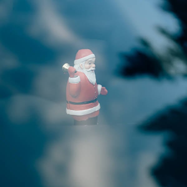 いざ森をさまようサンタたち