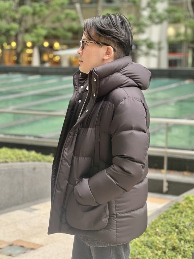 HERNO〉その軽さと暖かさに加えて、上質な仕立てにも感動するはず？の