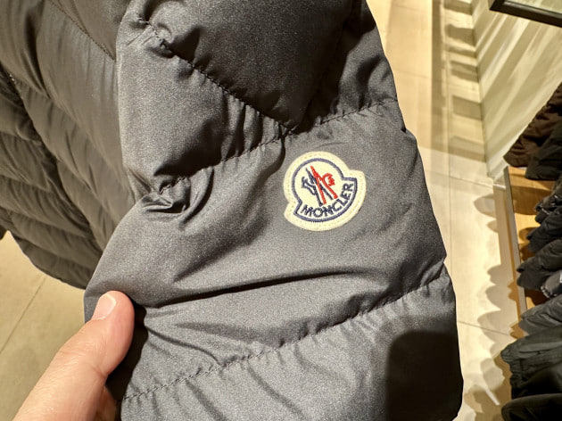 ＜MONCLER（モンクレール）＞重さを感じさせない1枚