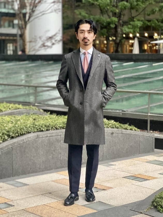 LARDINI〉独特な表情のヘリンボーン生地が魅力的なスポルベリーノ