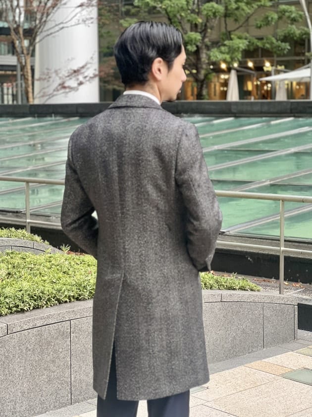 LARDINI〉独特な表情のヘリンボーン生地が魅力的なスポルベリーノ