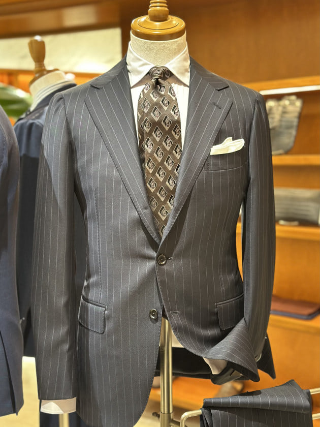 ＜BEAMS F＞ストライプスーツスタイリング