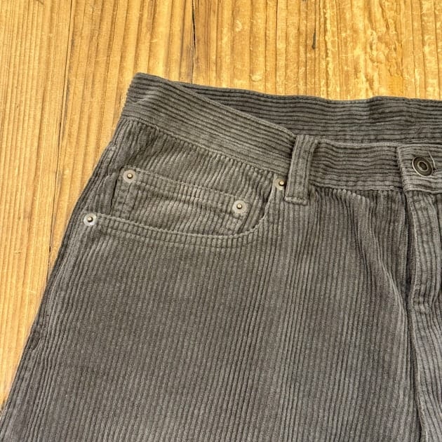 本当のヴィンテージのような太畝コーデュロイパンツ。｜ビーミング