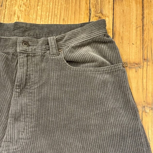 本当のヴィンテージのような太畝コーデュロイパンツ。｜ビーミング