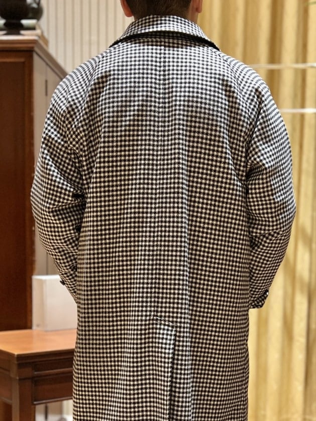 〈INVERTERE〉クラシカルでいて、機能性も持ち合わせる別注のバルカラーコート。