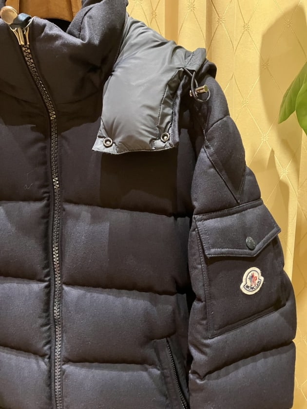MONCLER〉暖かさとスタイリッシュさを兼ねたダウンジャケット
