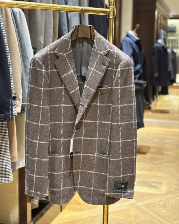 明るめのトーンで〈BEAMS F〉