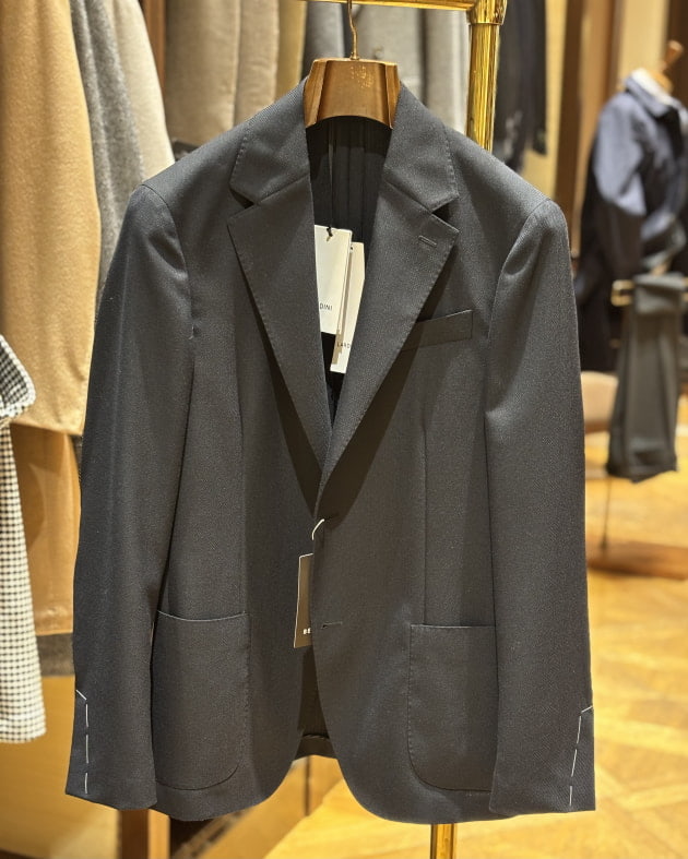 ネイビージャケット〈LARDINI〉