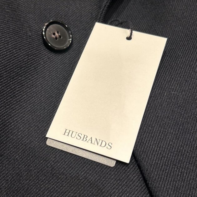 クラシック&モダンなコート。【HUSBANDS】