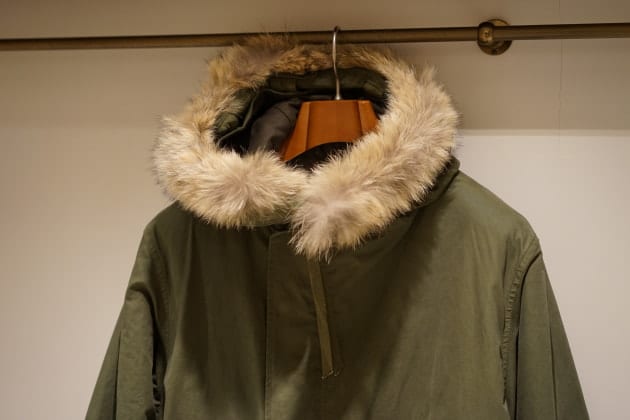 美品 AUBERGE オーベルジュ M‑51 モッズコート 44 オリーブ BRILLA per il gusto（ブリッラペルイルグースト）の「AUBERGE