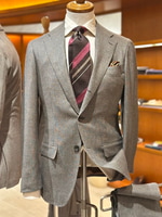 ＜Ermenegildo Zegna＞カシミヤスーツスタイル