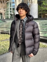 〈MONCLER〉オールブラックで揃えた、ミニマムなショートダウンジャケットMASAC。