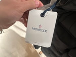 ＜MONCLER（モンクレール）＞首元フワフワな1枚がセールになっています。