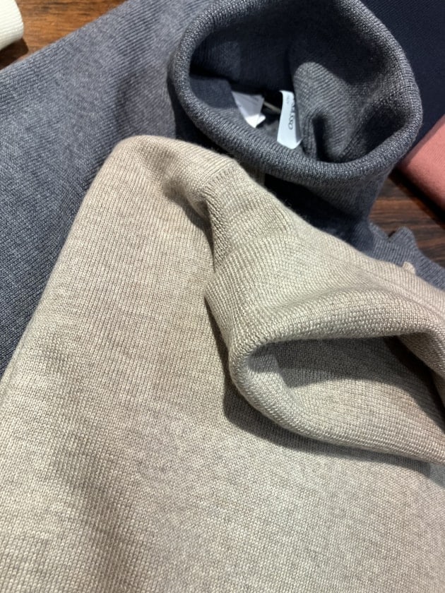 ニット…色の違いで、肌触りが、違う〜編①