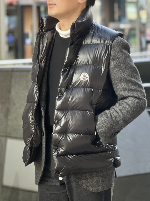 〈MONCLER〉自らもジャケットの上から羽織ってみたダウンベストTIBB。