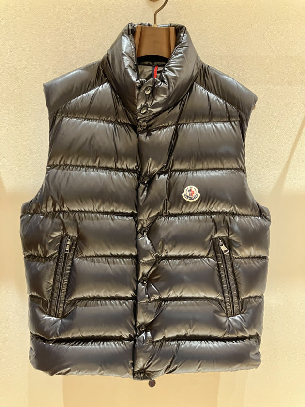 MONCLER〉自らもジャケットの上から羽織ってみたダウンベストTIBB