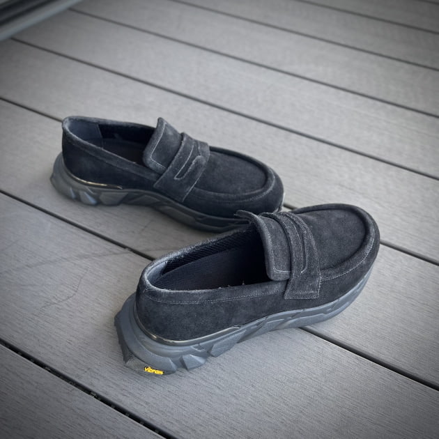 幻のローファーが素材変え？】再販も即完したBEAMSスニーカー