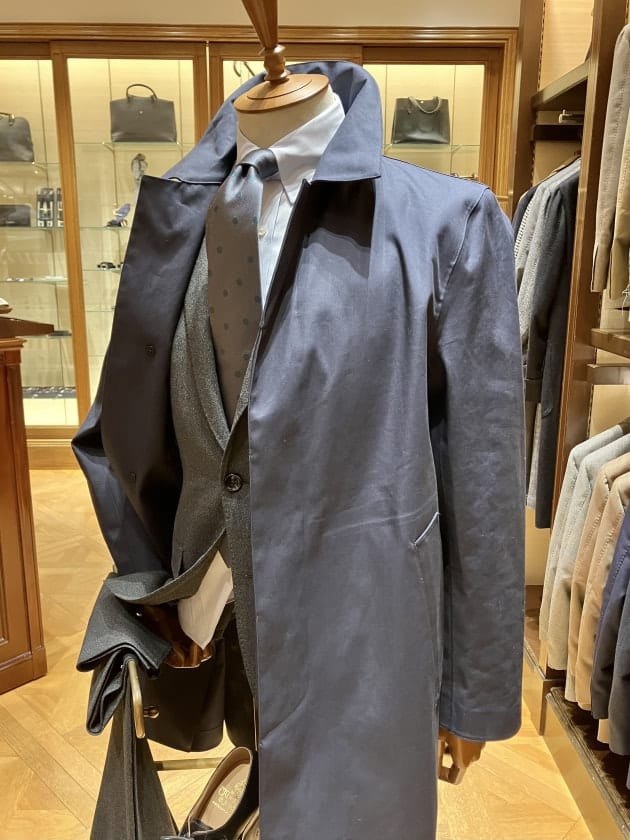 MACKINTOSH 〉クラシックなデザインをベースに、モダンなシルエットや