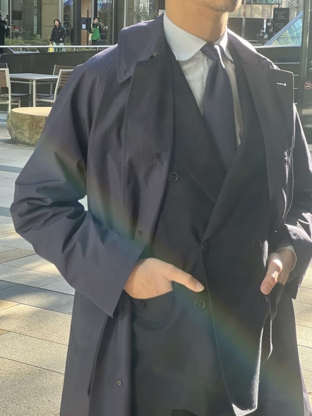 〈BEAMS F〉ポリエステル素材のラグランスリーブコートが、結局一番使える？