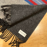 ＜Johnstons of Elgin＞寒波を凌ぐ両A面マフラー