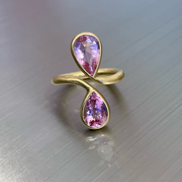 Marie-Hélène de Taillac… Signature Model｜International Gallery