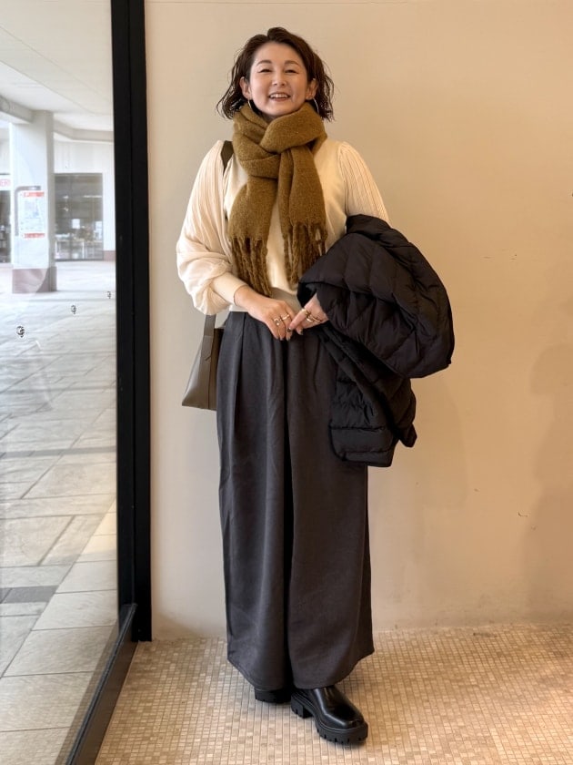 Wide-tucked twill easy pants
