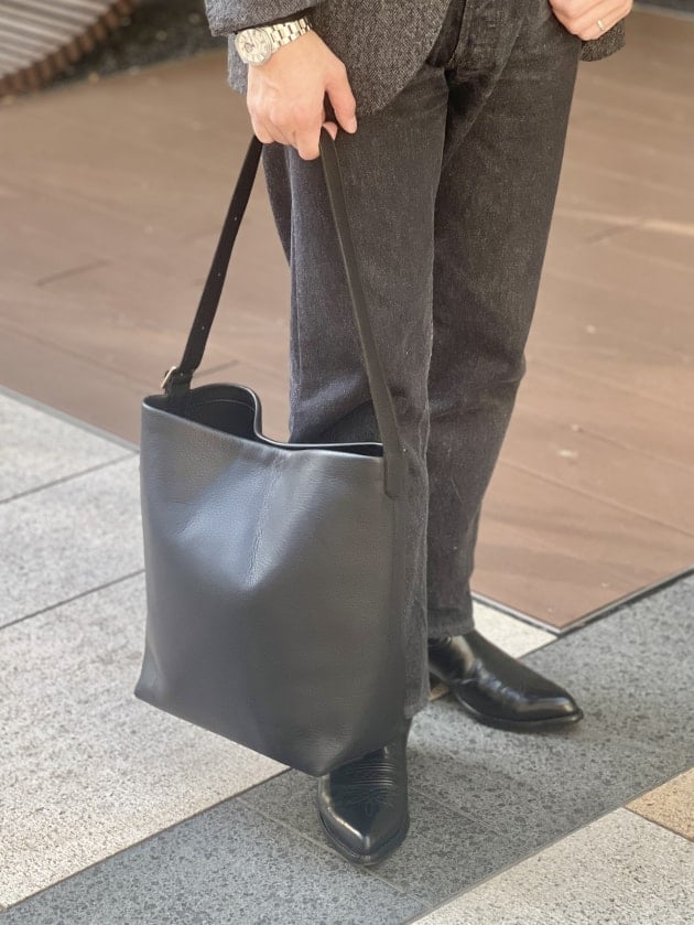 S.MANO トートバッグ S.MANO〉ブランド史上、最も軽く且つ繊細に仕上げた新型バック