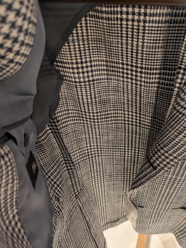 あれ？この生地 見覚えあるような⋯某ブランドがよぎる 雰囲気冴え渡る