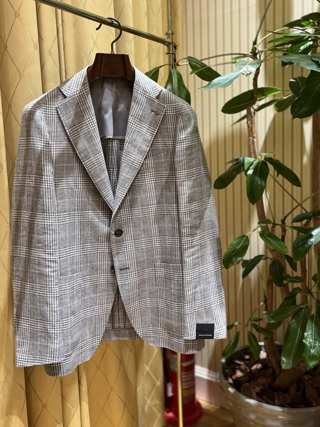 爽やかなGREY。〈TAGLIATORE〉｜ビームス ハウス 六本木｜BEAMS